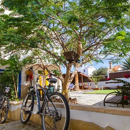 בית הארחה Surfhouse *